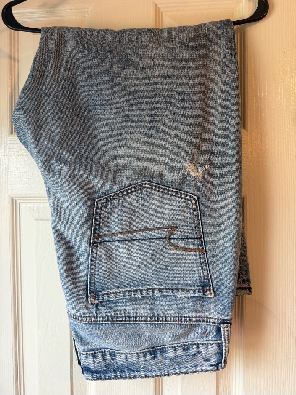 American Eagle Outfitters Blue Distressed Women’s Short Jeans